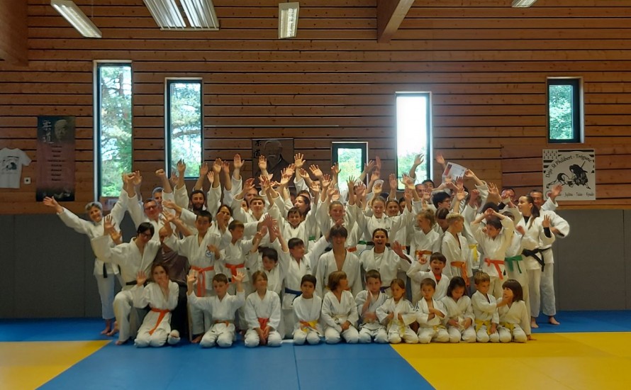 DIMANCHE 15 JUIN 2025 : REMISE DES GRADES ET REPAS DE FIN DE SAISON à 9H30 au Dojo