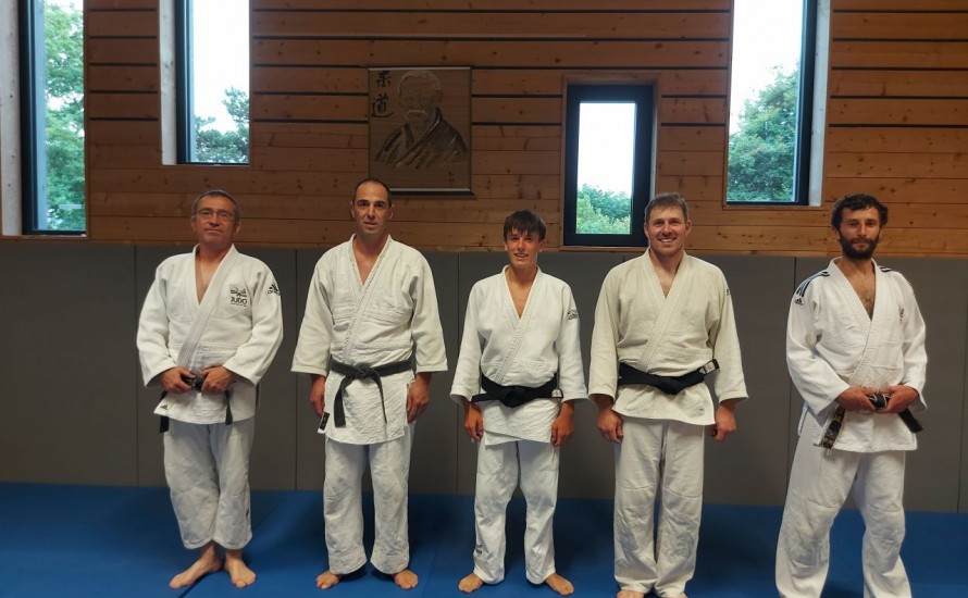 MERCREDI 11 JUIN 2025 : REMISE DE CEINTURES NOIRES 1ER ET 2EME DAN au DOJO